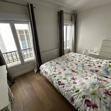 Bright In The 8th Arrondissement, Miromesnil, Super *
