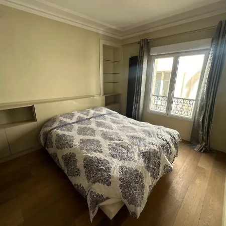 Bright In The 8th Arrondissement, Miromesnil, Super *